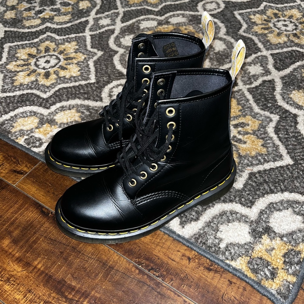 Women’s Vegan Dr.Martens